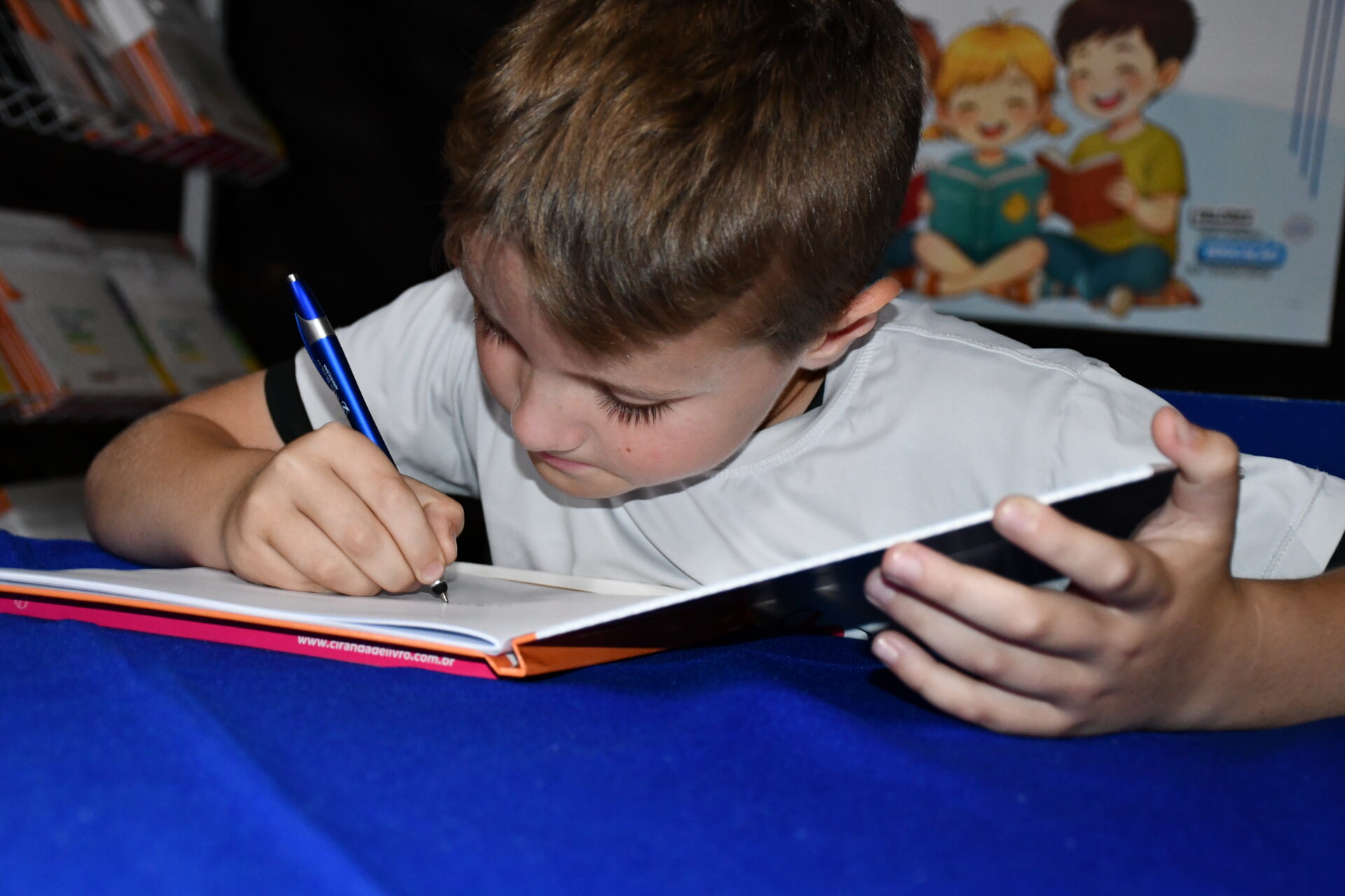 Noite-de-autografos-2025 (18)