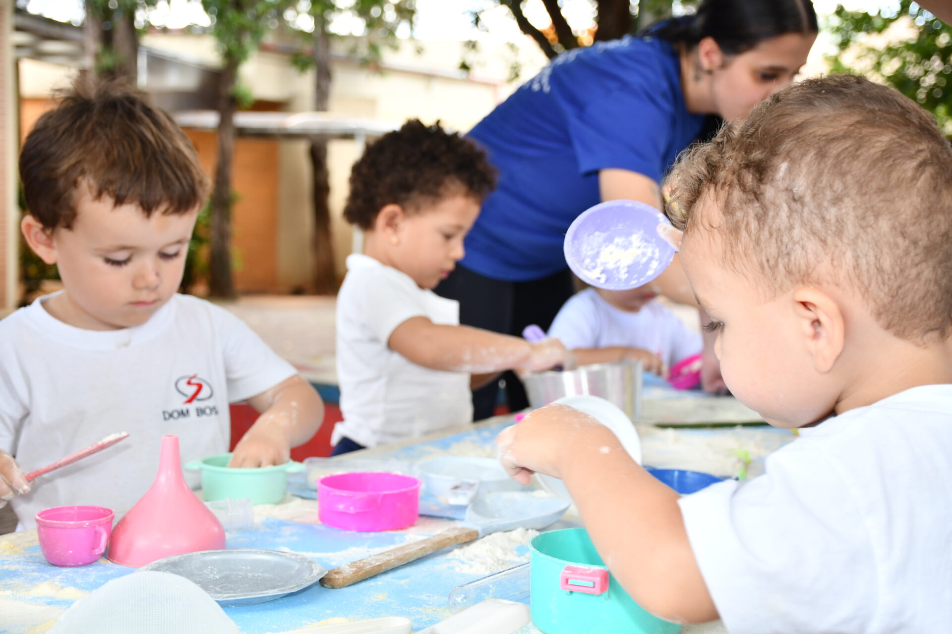 atividade-sensorial-com-farinha-maternal-dois (29)